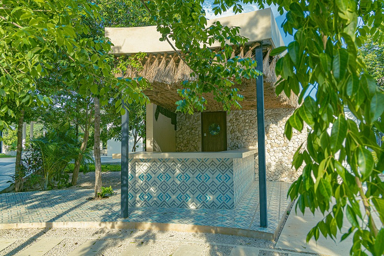 Pool Bar